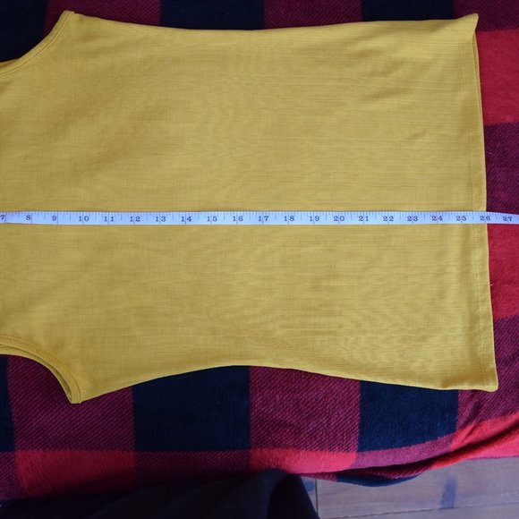 NWOT - Yellow mock neck top - Picture 4 of 6